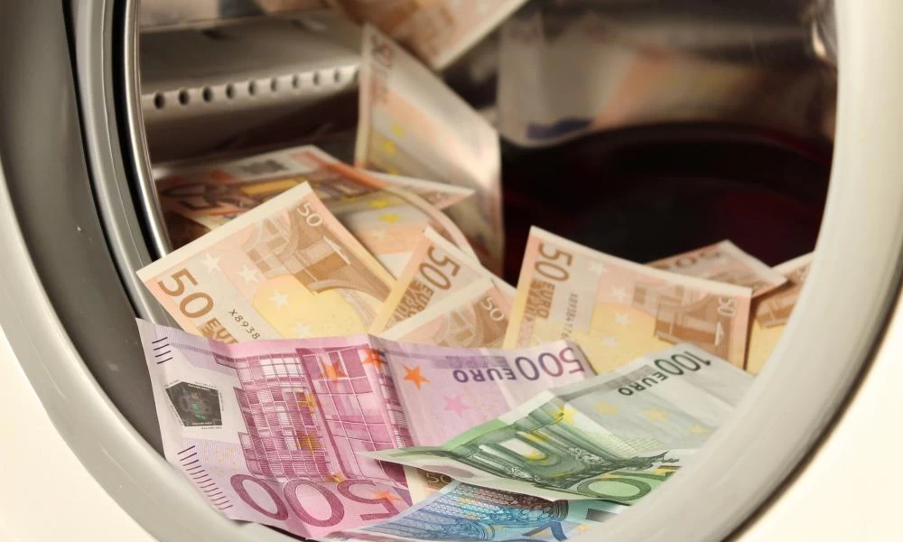 ΕΚΤ: Τα χαρτονόμισμα του ευρώ αντέχουν και στο πλυντήριο!